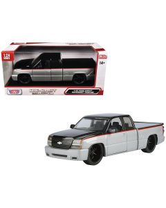 2006 Chevrolet Silverado Diecast Model Car 1/25 Silver Metallic Black Red Stripes