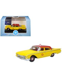 1960 Ford Fairlane Sedan NYC Taxi Yellow Red Top 1/87 Diecast Model Car Oxford