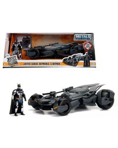 2017 Justice League Batmobile Diecast Model Car 1/24 with Batman Figure Jada