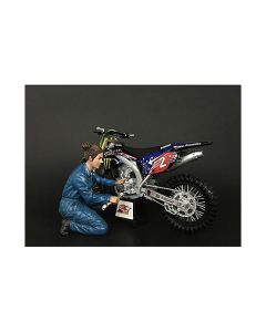 2023 Mechanic Chole Figurine for 1/12 Scale Motorcycle Models - American Diorama